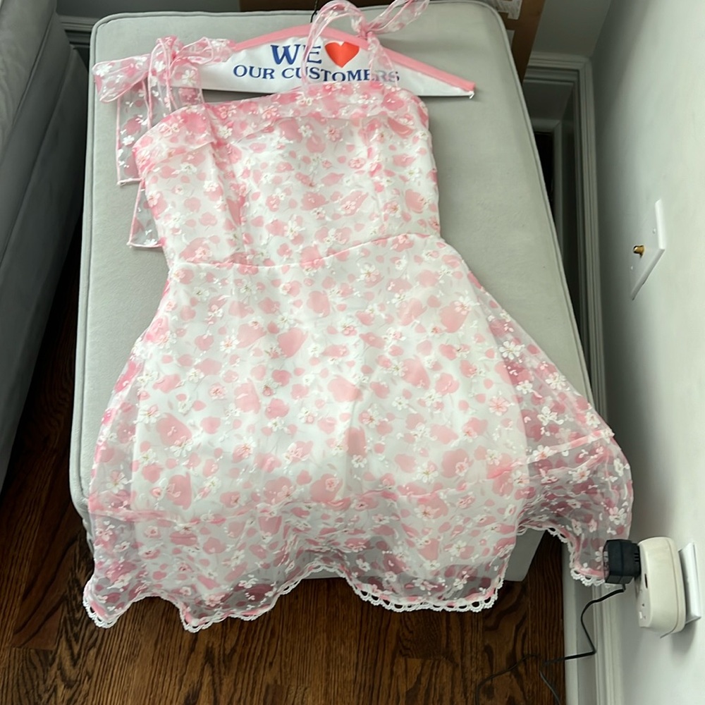 Og price $50 
Never worn 
Selling for $25